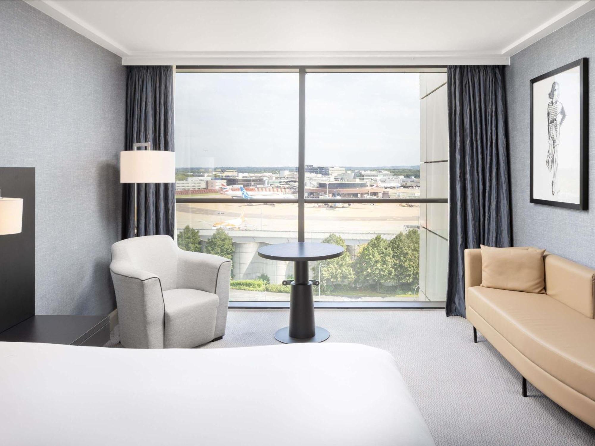 Superior Queen Room Runway View,1716974028:JPEG